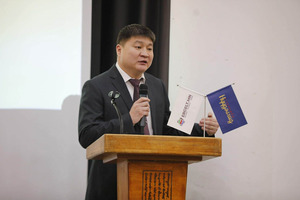 Э.Хүрэлбаатар: Бид “Сүүлчийн нүүдэлчид” номоороо олон улсад бүтээлээ нээх, алдаршуулах боломжийн шанг татлаа